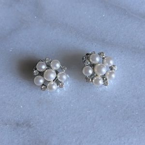 Vintage faux pearl and faux diamond earrings! Super cute clip back! Dressy!